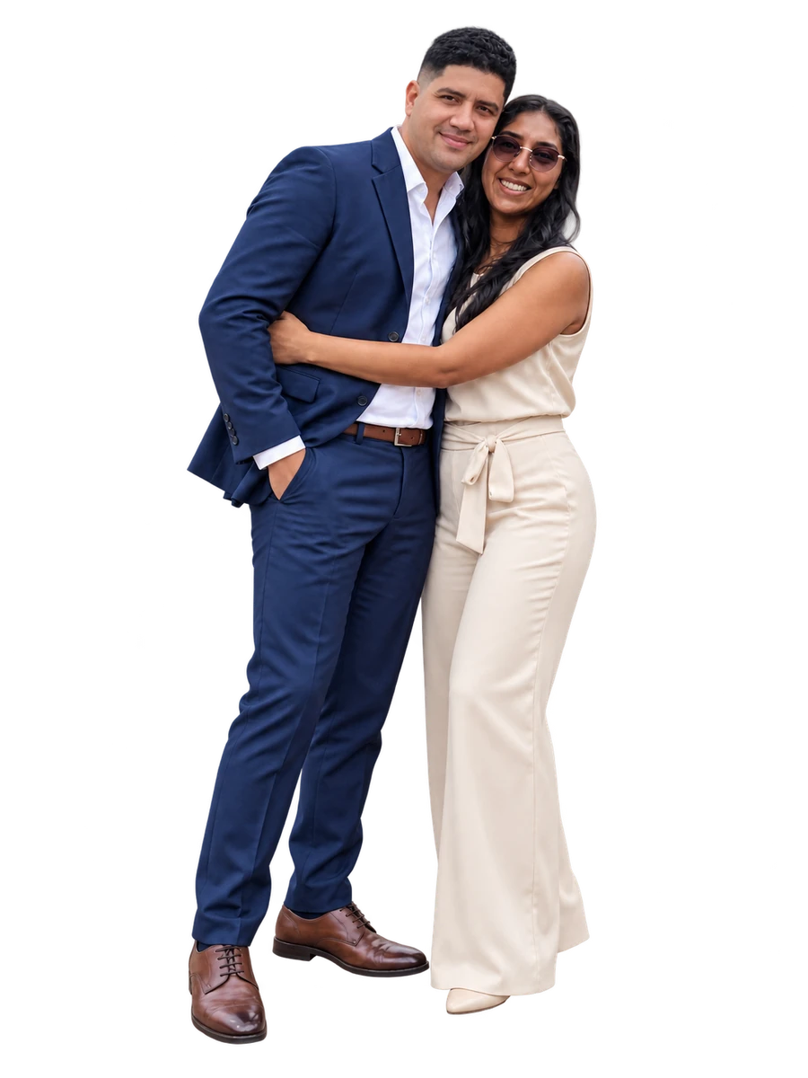 Jors y Yanet abrazados, con traje azul y ropa color crema