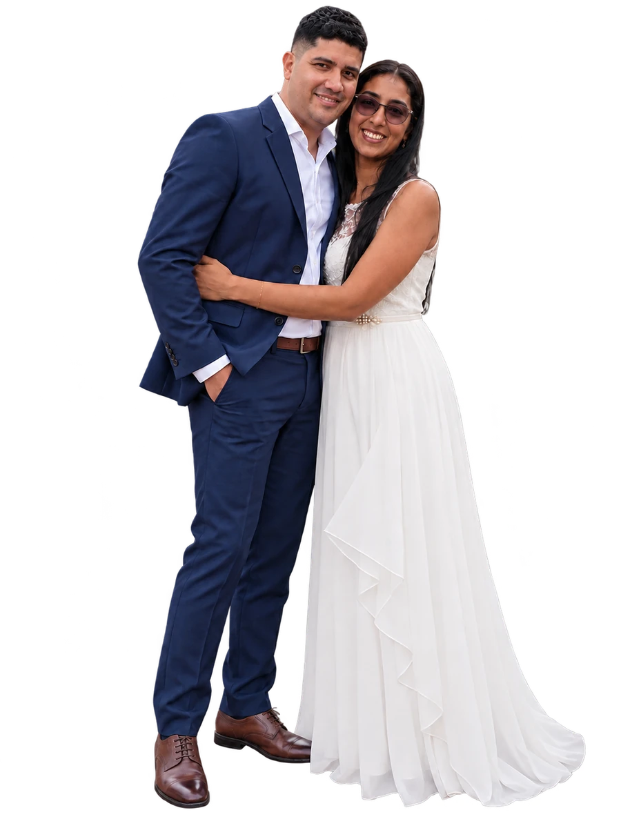 Jors y Yanet abrazados, con traje azul y vestido nupcial